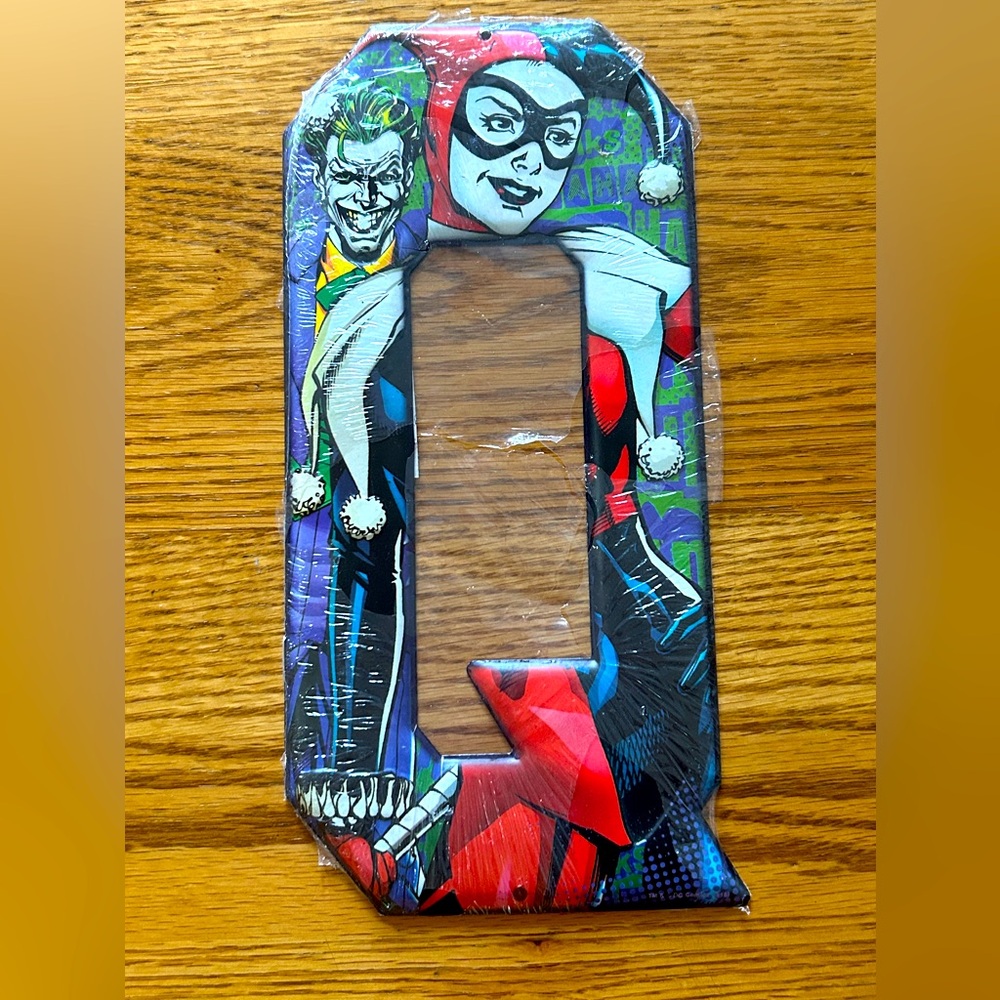 New Justice League Metal Letter Q with Flash Design NIP NOS Factory Sealed.